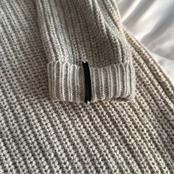 Knot sweater with small leather detail at the wrist - Picture 2 of 2